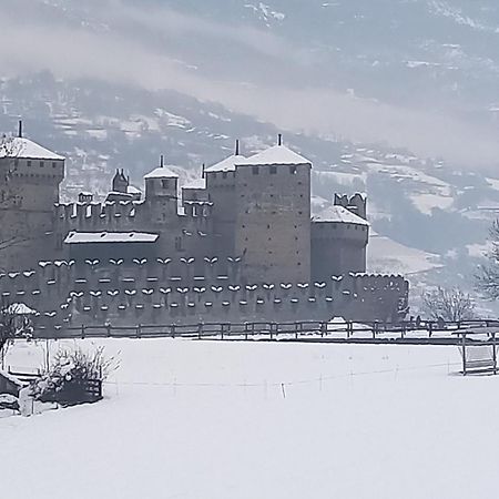 Vue Du Chateau Villa Fenis Eksteriør bilde